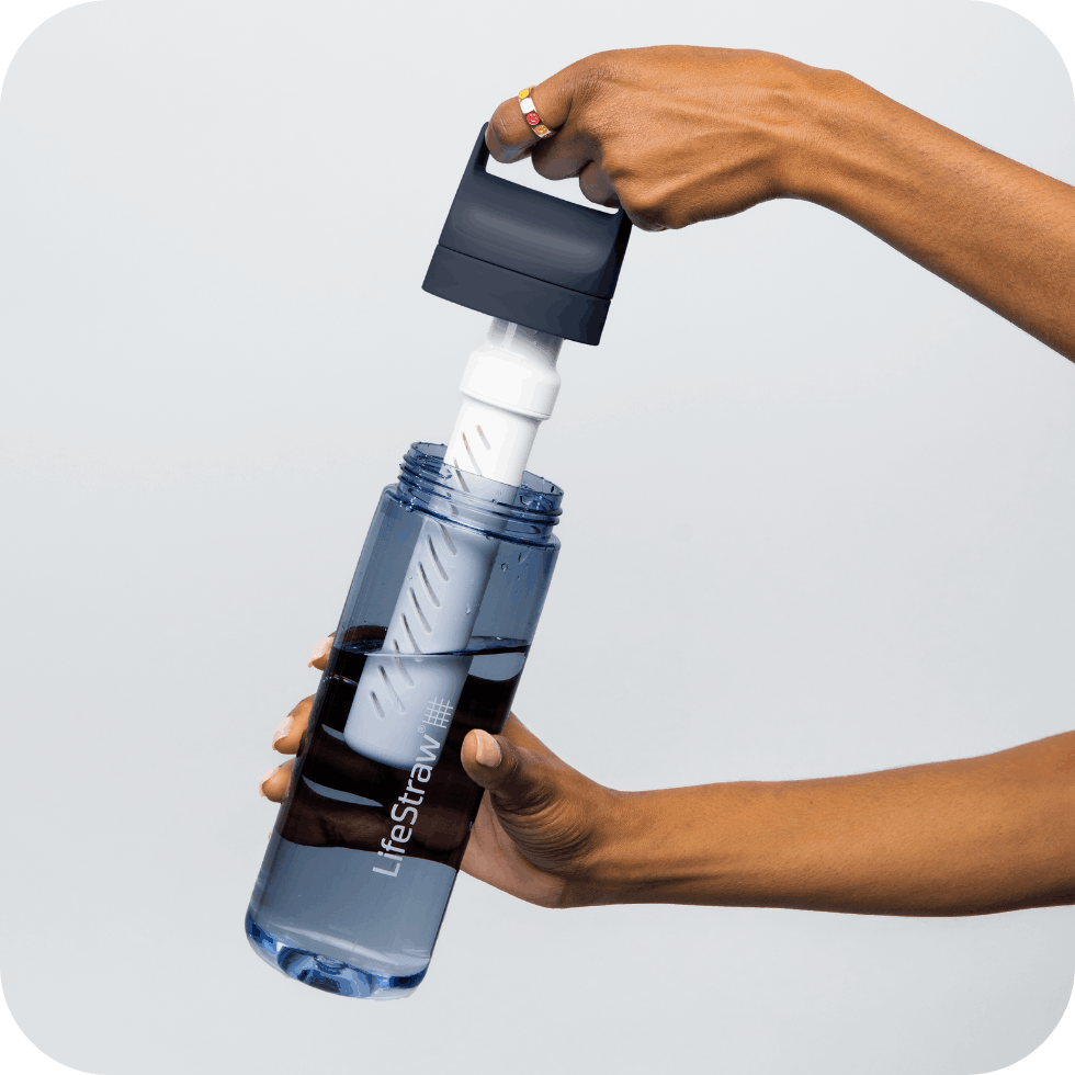 Butelka z&nbsp;filtrem membranowym i&nbsp;węglem LifeStraw