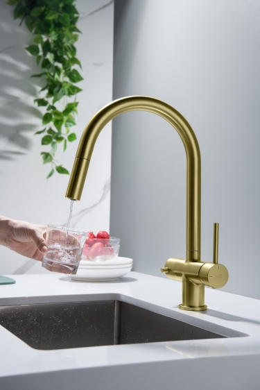 Bateria Blue Water CYRUS w&nbsp;użyciu w&nbsp;kuchni 