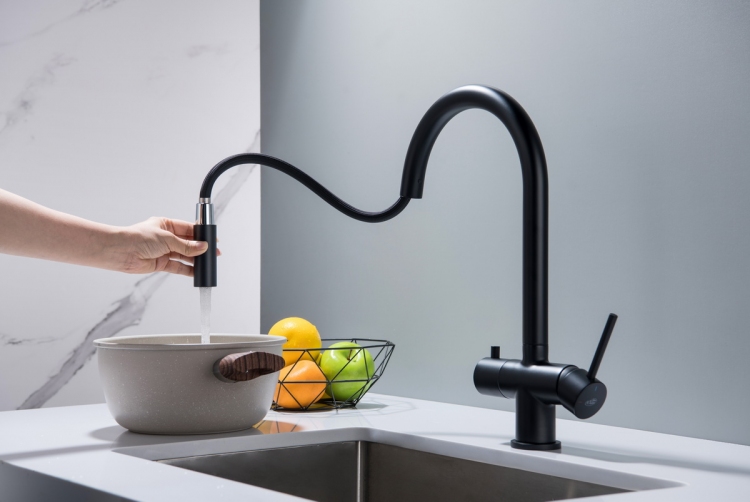 Zastosowanie w&nbsp;praktyce wyciąganej wylewki w&nbsp;baterii CYRUS