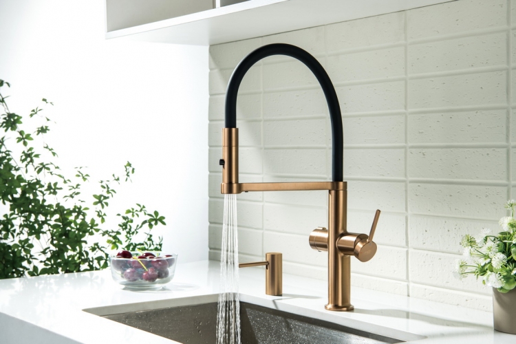 Bateria w&nbsp;kuchni z&nbsp;funkcją prysznica