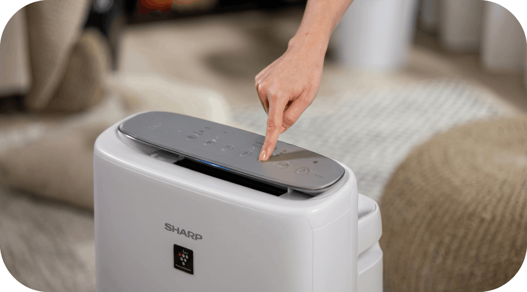 Łatwy w&nbsp;obsłudze oczyszczacz powietrza Sharp z&nbsp;czytelnym panelem sterowania
